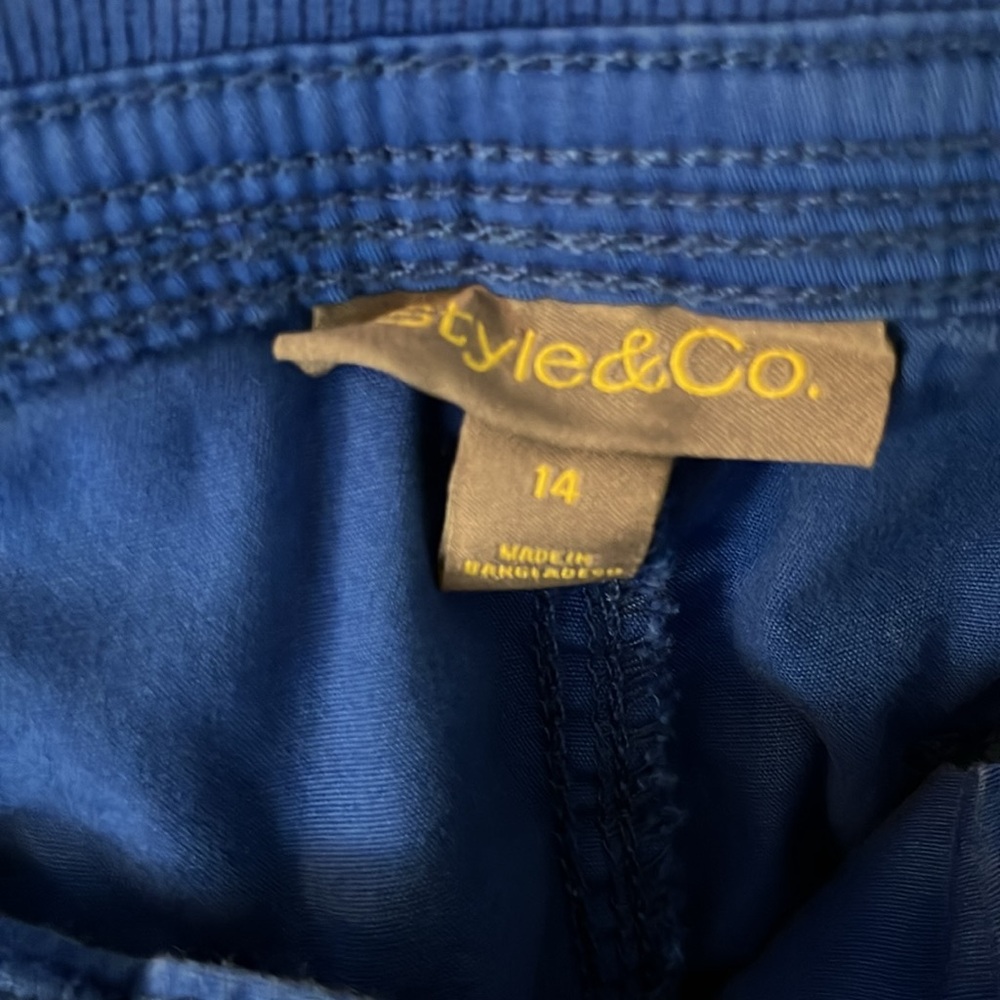 Royal blue cargo capris - Picture 9 of 10